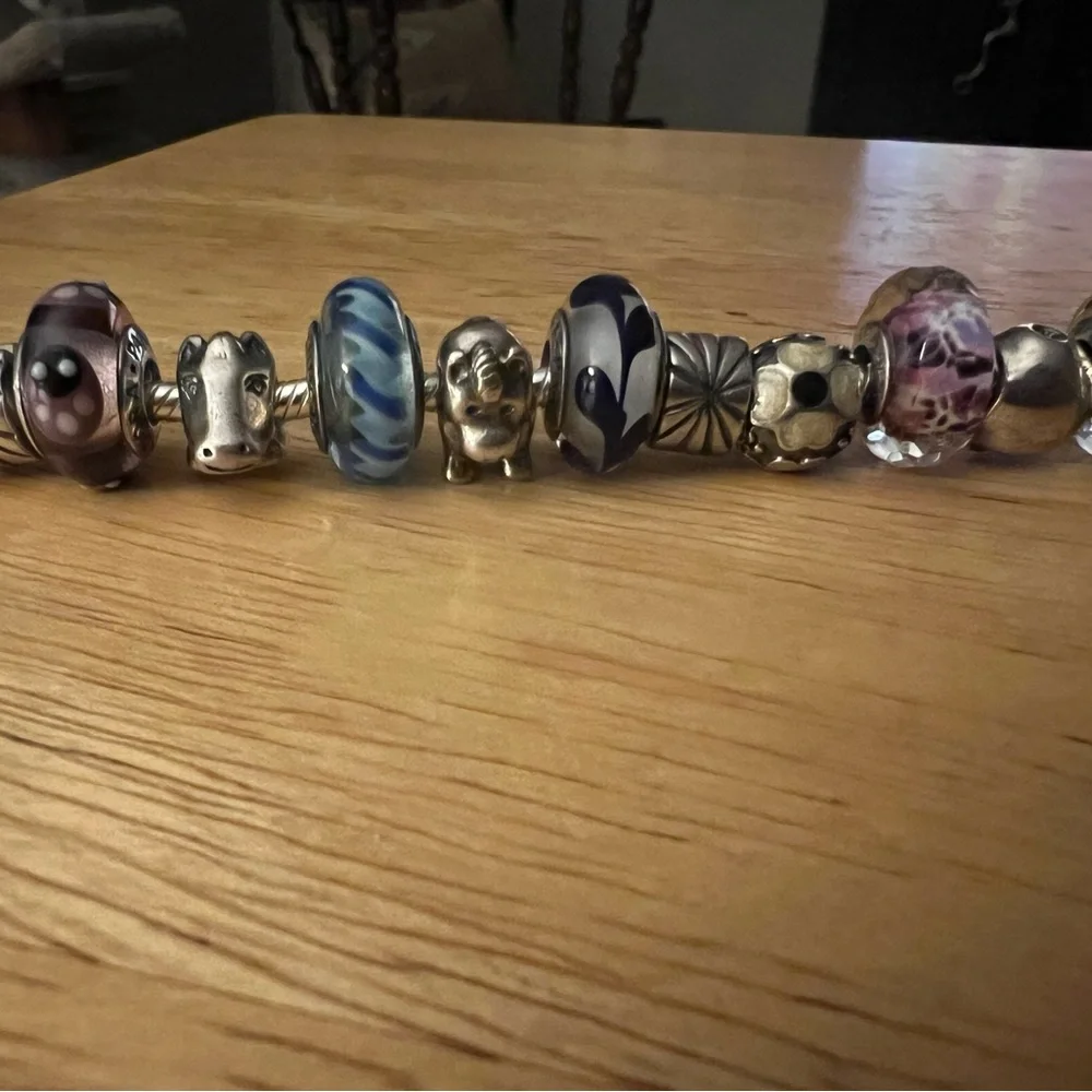Genuine Pandora bracelet with 20 charms. - Picture 2 of 4